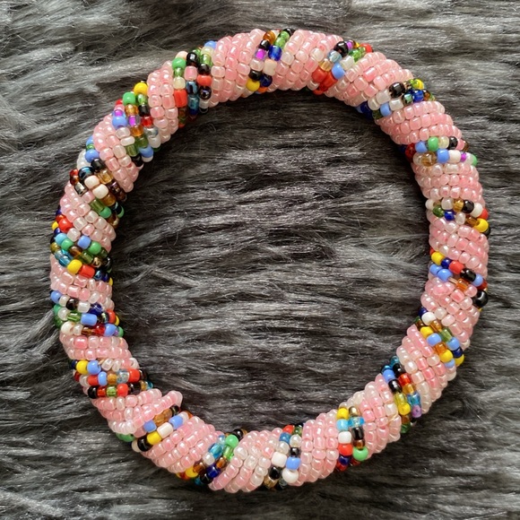 Pale Pink Spiral Colourful Beaded Bangle Bracelet - Picture 13 of 17